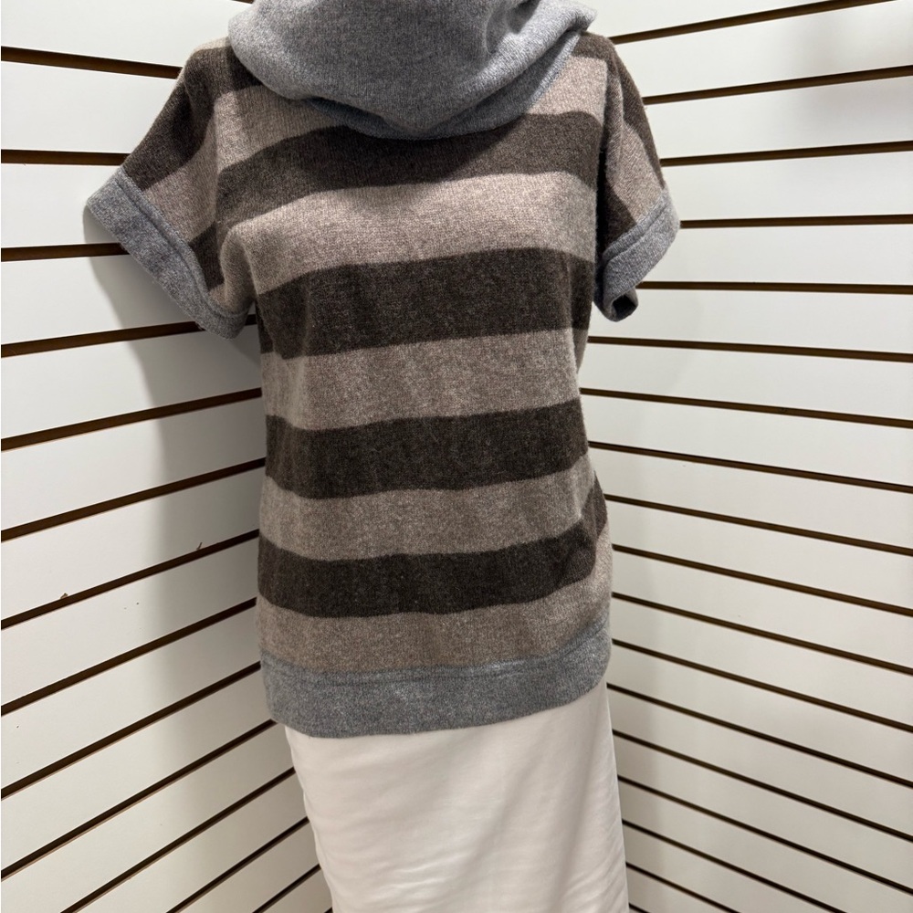 Ladies Gap short sleeve sweater